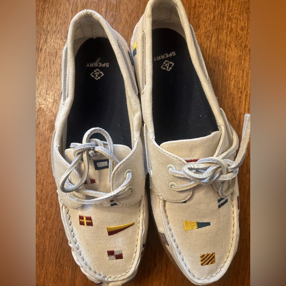 Sperry Men's Cream Boat Shoes with Flag Accents - Picture 4 of 5